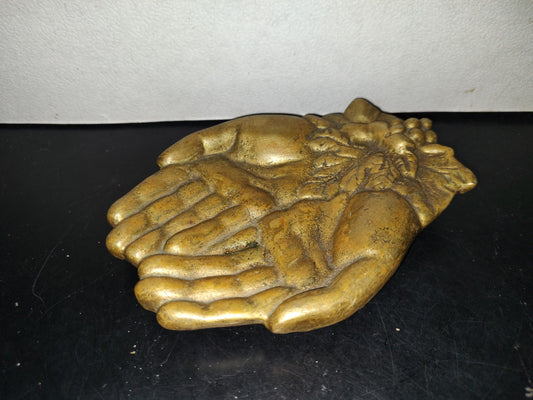 A5- Pieza De Bronce: Jabonera Grande Representación De Manos Juntas Y Uvas - 60'S - 70'S
