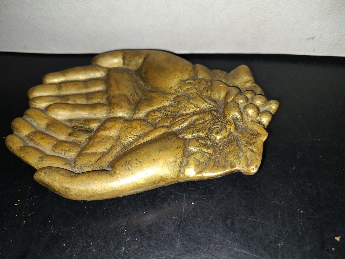 A5- Pieza De Bronce: Jabonera Grande Representación De Manos Juntas Y Uvas - 60'S - 70'S