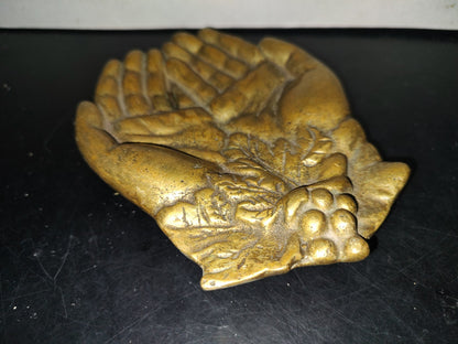 A5- Pieza De Bronce: Jabonera Grande Representación De Manos Juntas Y Uvas - 60'S - 70'S