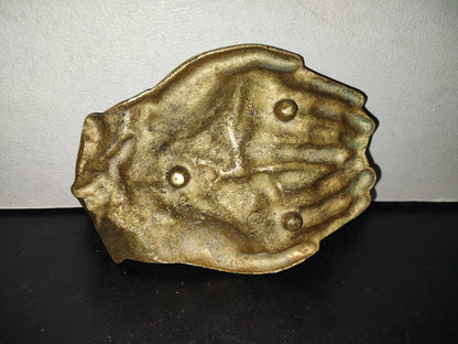 A5- Pieza De Bronce: Jabonera Grande Representación De Manos Juntas Y Uvas - 60'S - 70'S