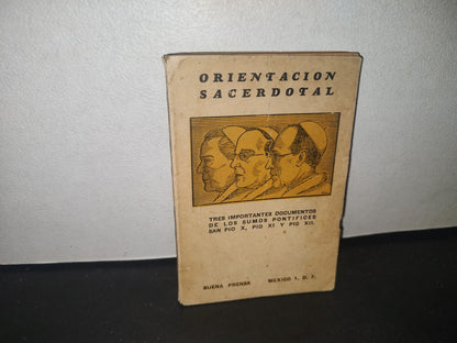 23- Orientación Sacerdotal. Tres Importantes Documentos De Los Sumos Pontífices San Pío X, Pío XI Y Pío XII - "Buena Prensa" 1954