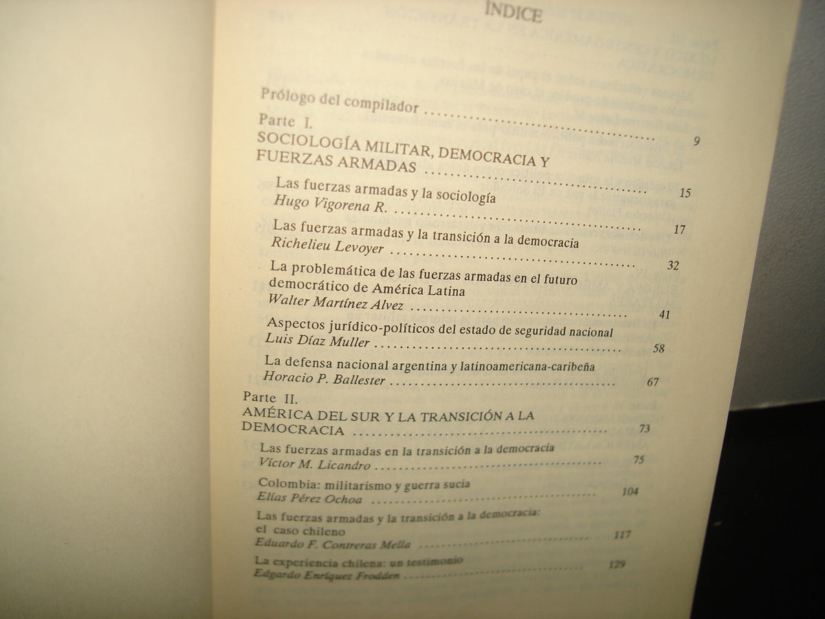 10- El Pensamiento Militar Latinoamericano. 2. Fuerzas Armadas Latinoamericanas Y Transición A La Democracia - Alamiro Castillo Aliaga, Marcos Pablo Moloeznik, Coordinadores. Casa De Chile En México. Editorial Universidad De Guadalajara, 1992