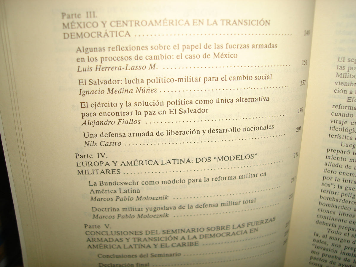 10- El Pensamiento Militar Latinoamericano. 2. Fuerzas Armadas Latinoamericanas Y Transición A La Democracia - Alamiro Castillo Aliaga, Marcos Pablo Moloeznik, Coordinadores. Casa De Chile En México. Editorial Universidad De Guadalajara, 1992