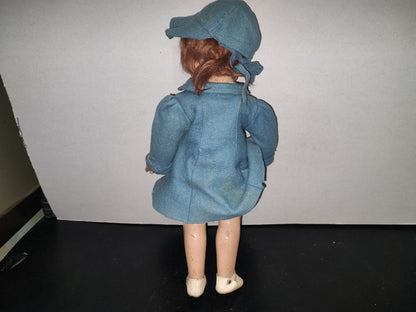 A1- Antigua Muñeca Articulada Con Gorro Y Gabardina Color Turquesa - 40'S - 50'S