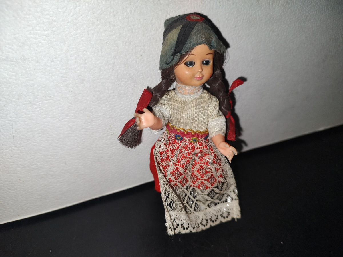 A3- Muñeca De Trenzas Vintage. Con Vestido Y Gorro. Ojos Movibles - 70'S
