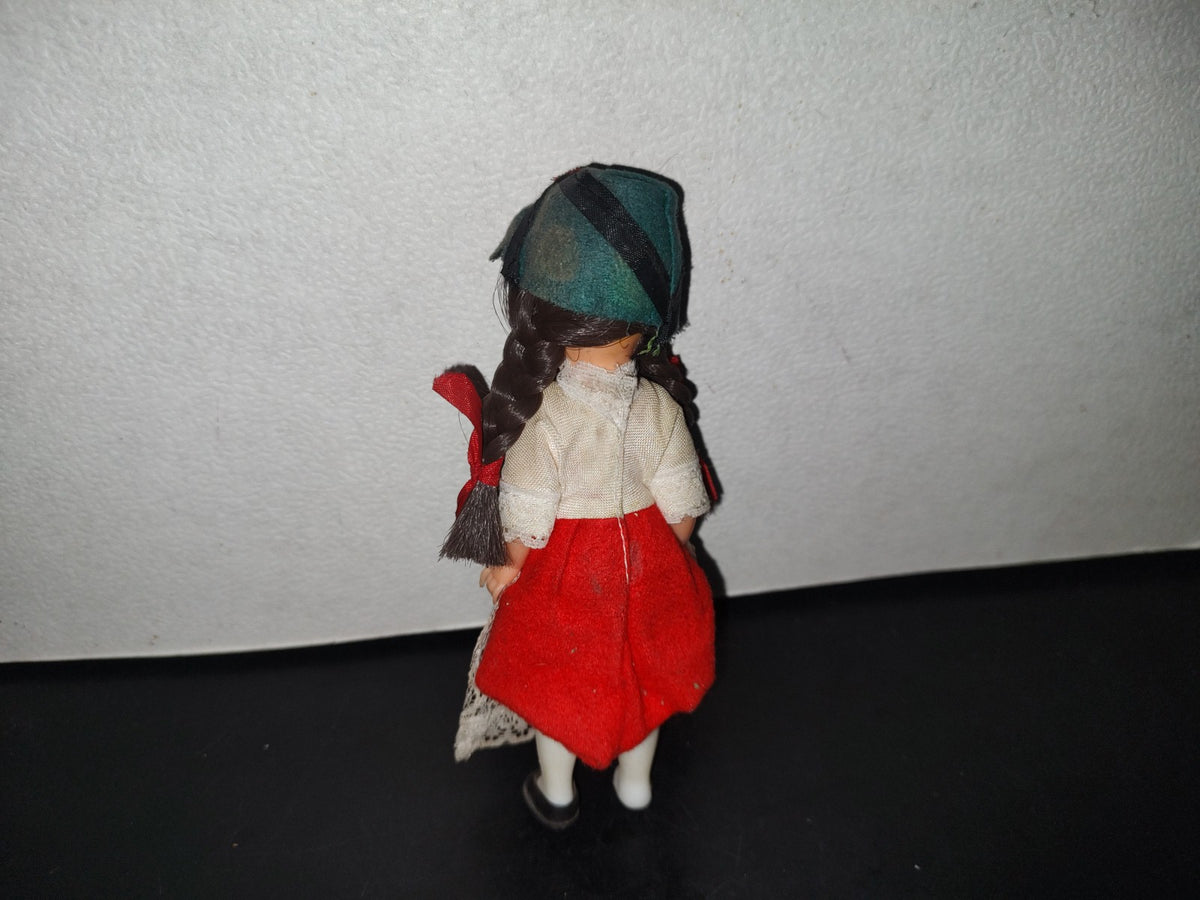 A3- Muñeca De Trenzas Vintage. Con Vestido Y Gorro. Ojos Movibles - 70'S