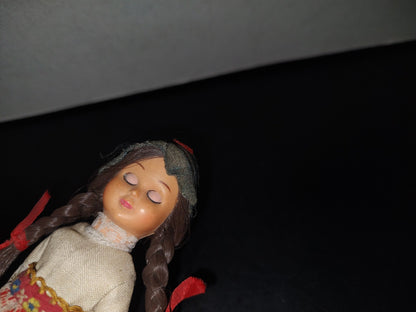 A3- Muñeca De Trenzas Vintage. Con Vestido Y Gorro. Ojos Movibles - 70'S