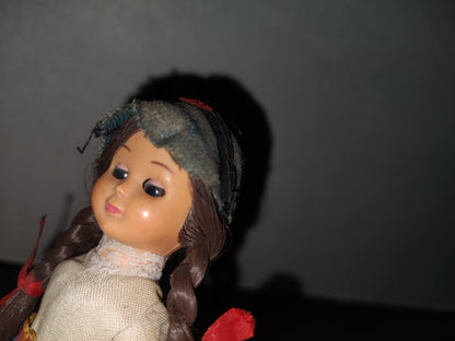 A3- Muñeca De Trenzas Vintage. Con Vestido Y Gorro. Ojos Movibles - 70'S