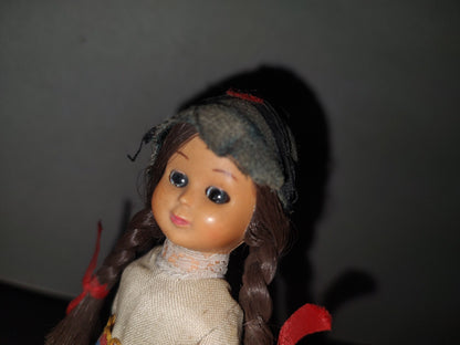 A3- Muñeca De Trenzas Vintage. Con Vestido Y Gorro. Ojos Movibles - 70'S
