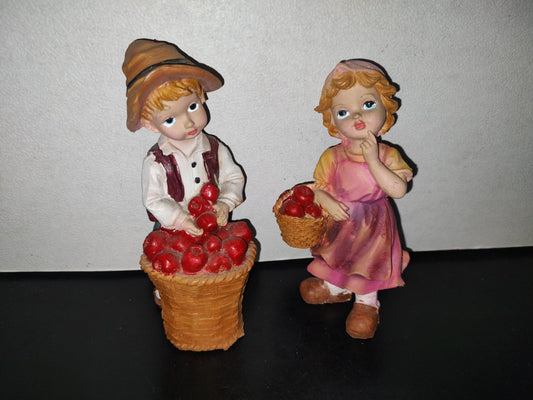 A3- Juego De Figuras Vintage. Niños Recogiendo Manzanas - 80'S