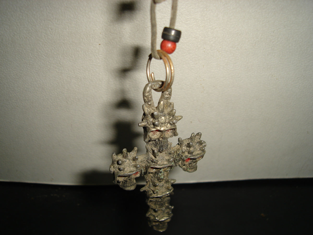 A2- Colguije Cruz De Calaveras De Los 90'S
