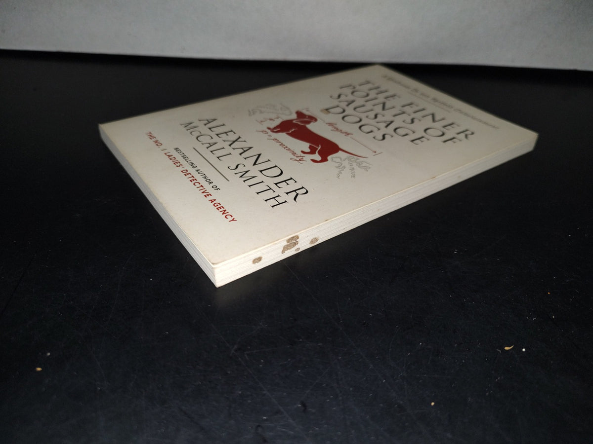 195- The Finer Points Of Sausage Dogs - Alexaner Mccall Smith. First Anchor Books Edition 2005