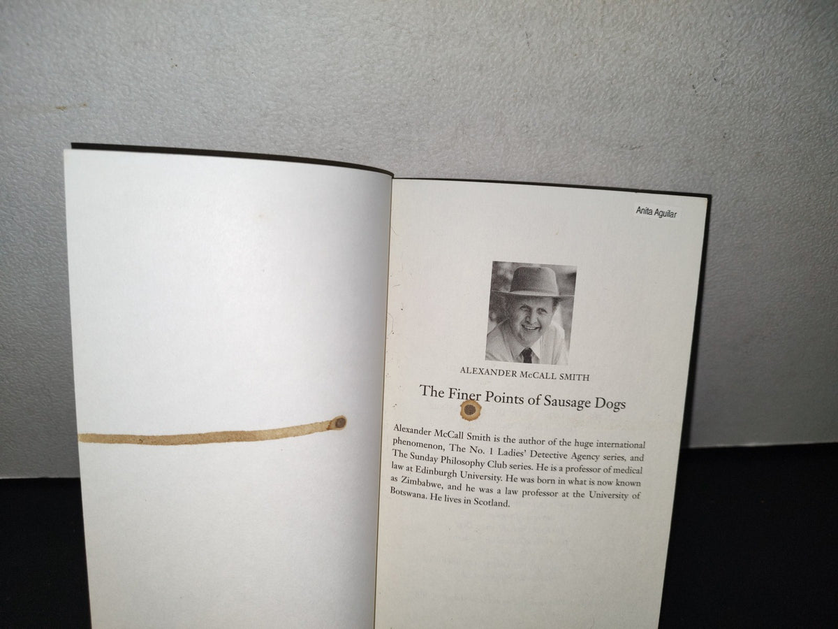 195- The Finer Points Of Sausage Dogs - Alexaner Mccall Smith. First Anchor Books Edition 2005