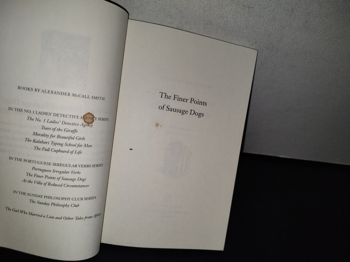 195- The Finer Points Of Sausage Dogs - Alexaner Mccall Smith. First Anchor Books Edition 2005
