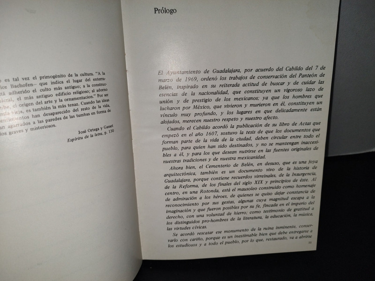 75- El Panteón Romántico De Guadalajara - Víctor Manuel Villegas - Primera Edición, 1969, Ayuntamiento De Guadalajara
