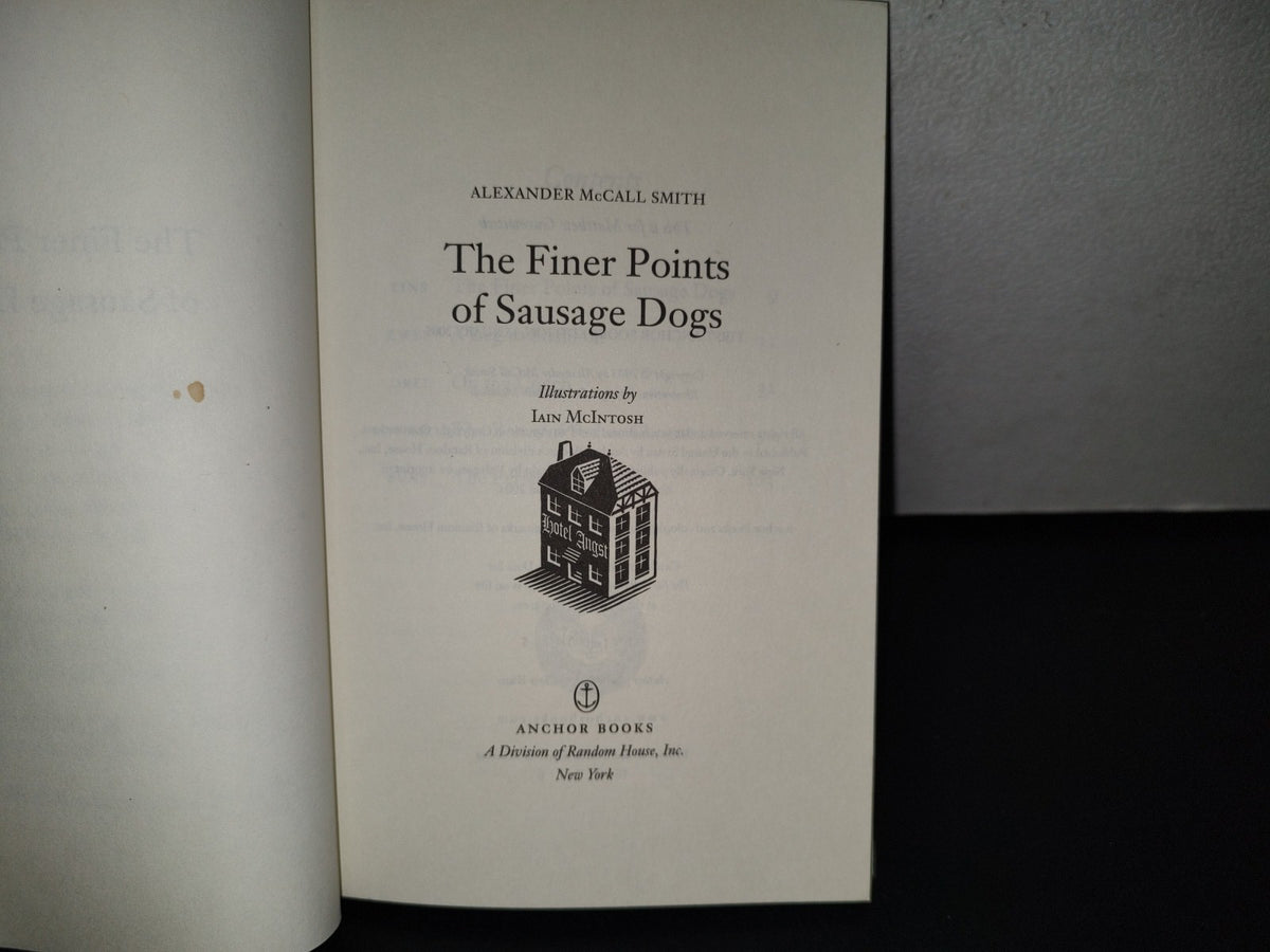195- The Finer Points Of Sausage Dogs - Alexaner Mccall Smith. First Anchor Books Edition 2005