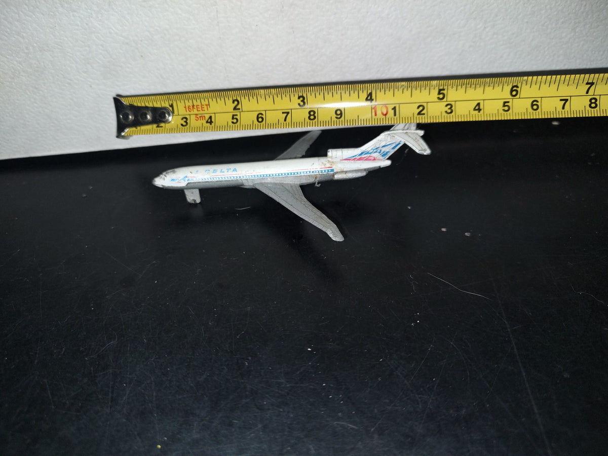 A3- Avión De Metal. Delta - Boeing 727
