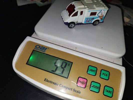 A3- Camioncito De Los Helados. Matchbox. Ice Cream Truck - 2001 Mattel Inc.