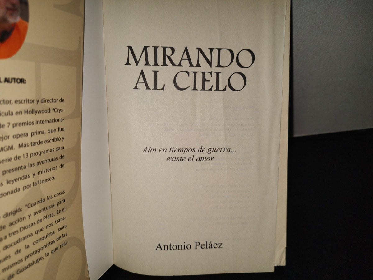 201- Mirando Al Cielo. Aún En Tiempos De Guerra... Existe El Amor - Antonio Peláez