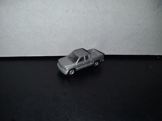 A3- Camioneta A Escala. Chevrolet Silverado - Color Gris Plateado - Marca Maisto - 2000'S