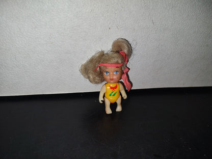 A3- Niña De Juguete En Traje De Baño Amarillo - 90'S