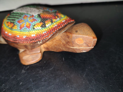 A5- Alhajero Tortuga De Madera Con Incrustaciones De Chaquira En El Lomo - 80'S