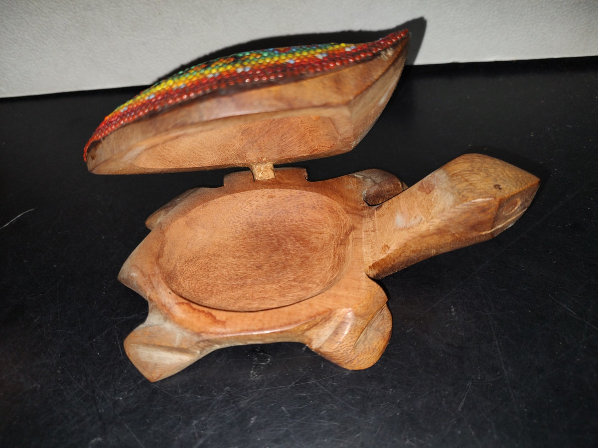 A5- Alhajero Tortuga De Madera Con Incrustaciones De Chaquira En El Lomo - 80'S
