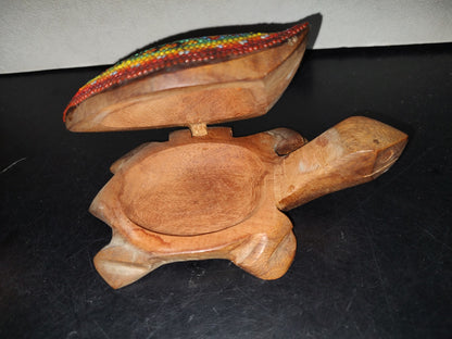 A5- Alhajero Tortuga De Madera Con Incrustaciones De Chaquira En El Lomo - 80'S