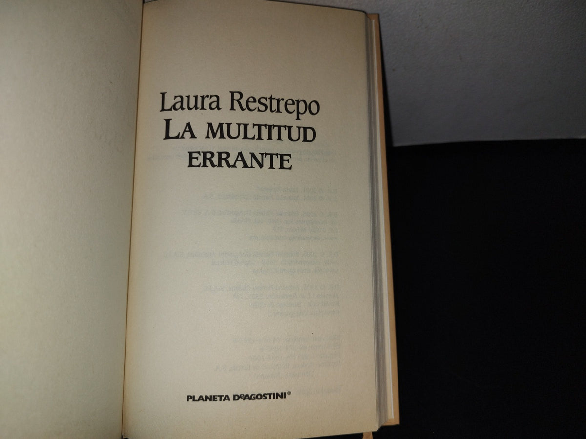 78- Escritoras De Hoy. La Multitud Errante - Laura Restrepo - Planeta Deagostini 2005