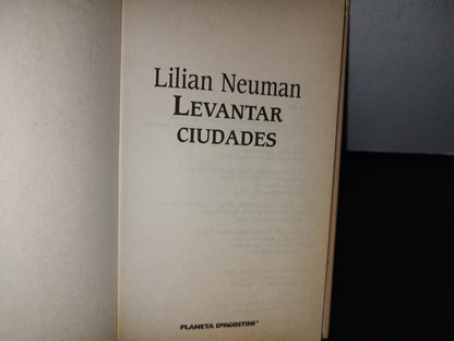 78- Escritoras De Hoy. Levantar Ciudades - Lilian Neuman - Planeta Deagostini 2005