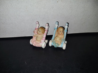 A3- Juego De 2 Piezas De Resina. Bebés En Carriola - 90'S