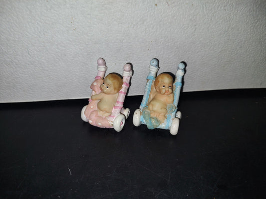 A3- Juego De 2 Piezas De Resina. Bebés En Carriola - 90'S