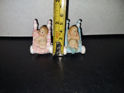 A3- Juego De 2 Piezas De Resina. Bebés En Carriola - 90'S