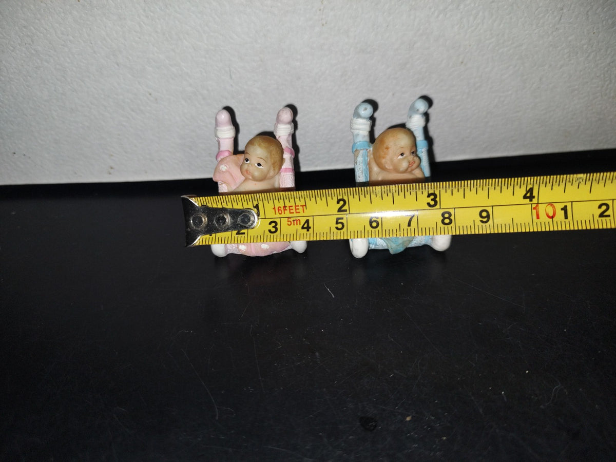 A3- Juego De 2 Piezas De Resina. Bebés En Carriola - 90'S