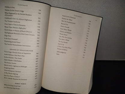 215- Arguably. Essays By Christopher Hitchens. Twelve Hachette Book Group. First Edition 2012
