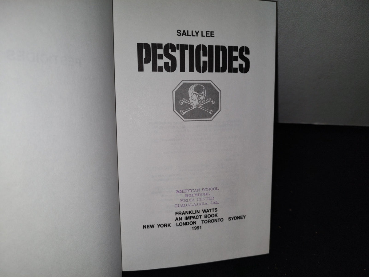 59- Pesticidas / Pesticides - Sally Lee