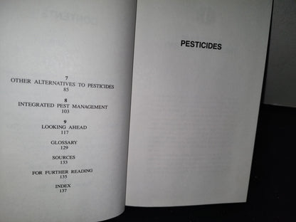 59- Pesticidas / Pesticides - Sally Lee
