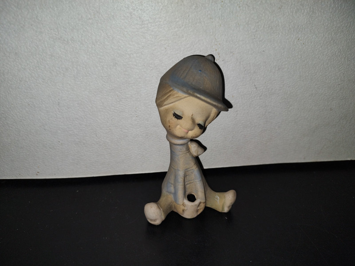 A5- Figura De Cerámica Japonesa. Niño Con Gorra Sentado - 70's, 80's