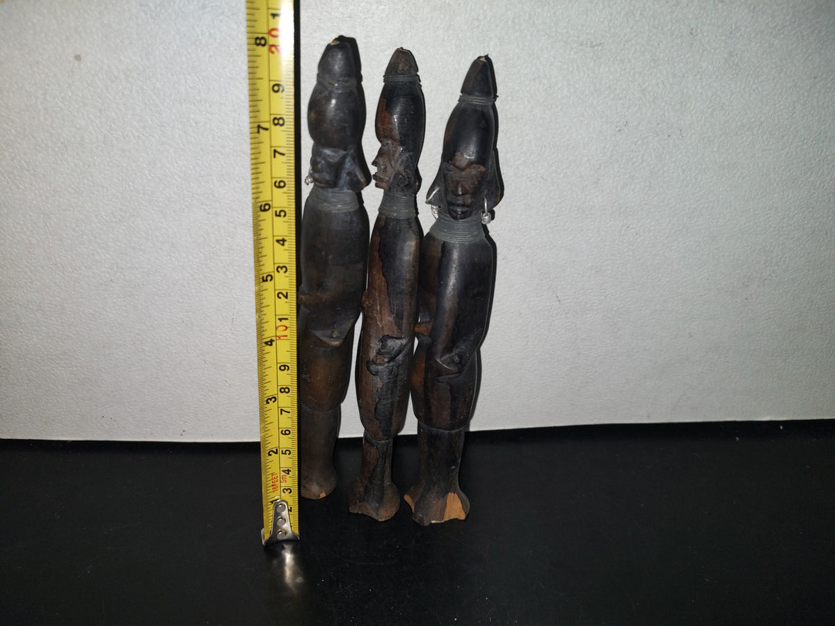 A3- Piezas De Madera Africanas Talladas A Mano. Juego De 3 Aborígenes De Pie. Del País De Kenia 80'S
