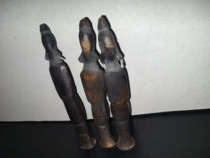 A3- Piezas De Madera Africanas Talladas A Mano. Juego De 3 Aborígenes De Pie. Del País De Kenia 80'S