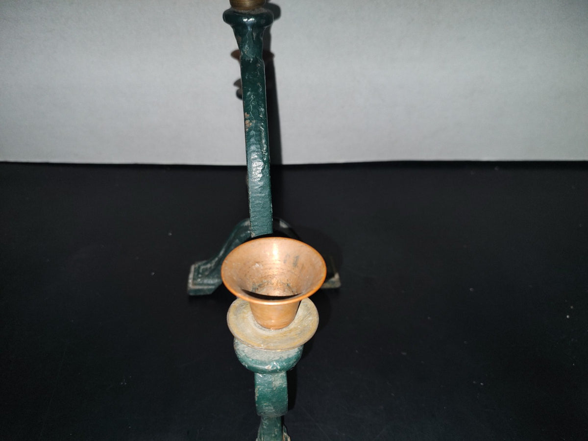 A3- Candelero Antiguo De Acero Macizo. Juglares Tocando Instrumento Musical - 60'S - 70'S