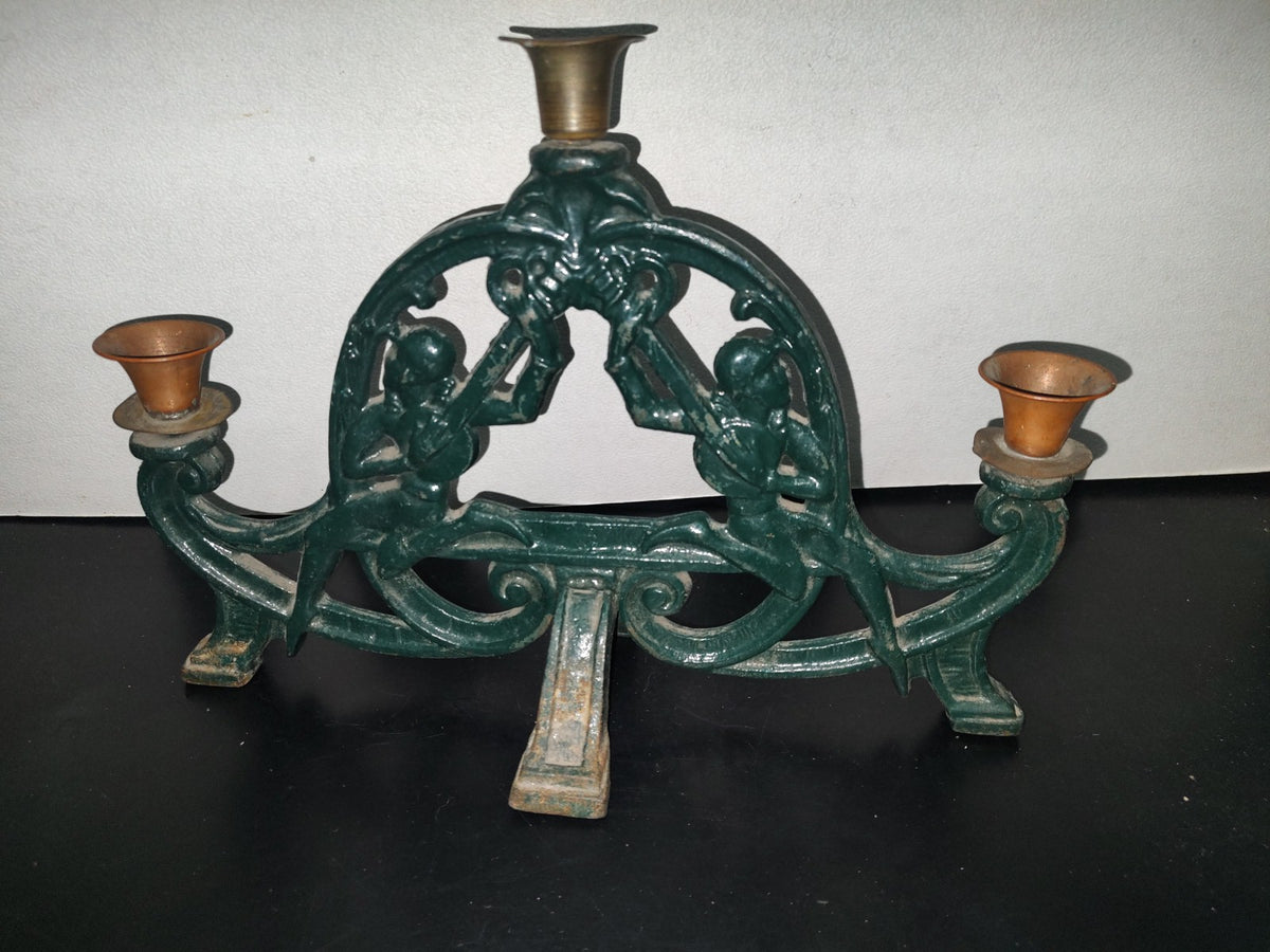 A3- Candelero Antiguo De Acero Macizo. Juglares Tocando Instrumento Musical - 60'S - 70'S