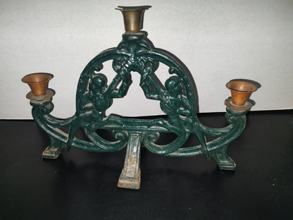 A3- Candelero Antiguo De Acero Macizo. Juglares Tocando Instrumento Musical - 60'S - 70'S