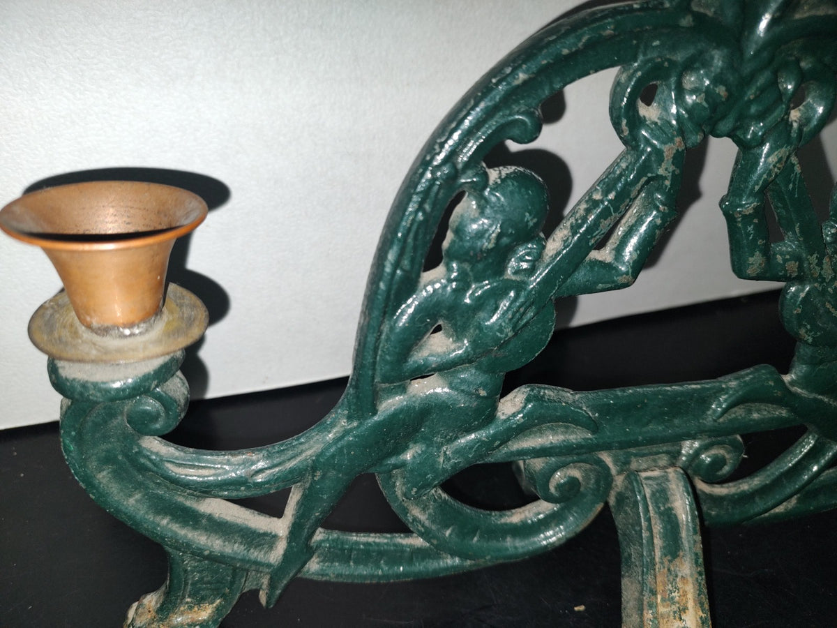 A3- Candelero Antiguo De Acero Macizo. Juglares Tocando Instrumento Musical - 60'S - 70'S