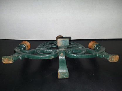 A3- Candelero Antiguo De Acero Macizo. Juglares Tocando Instrumento Musical - 60'S - 70'S