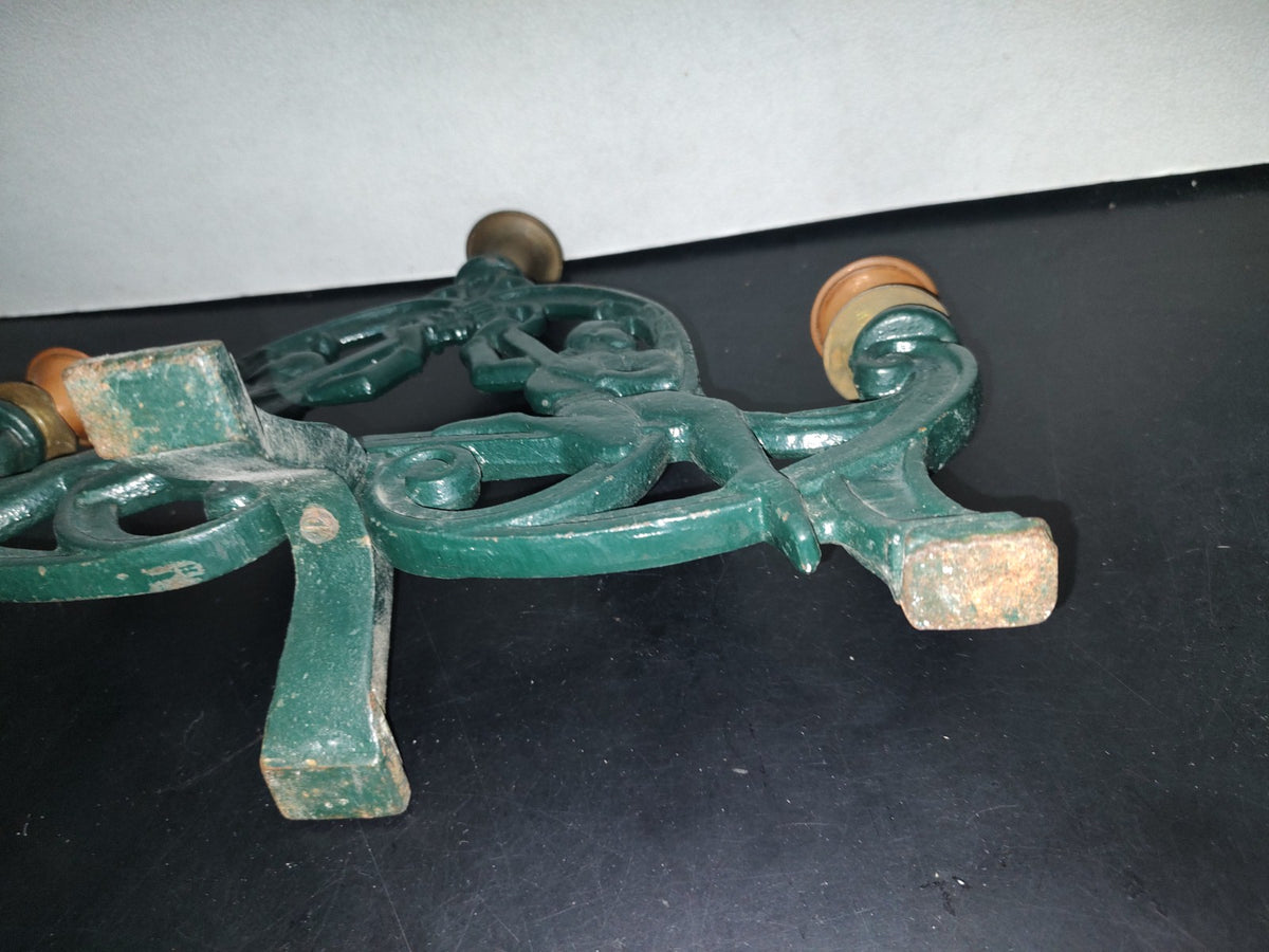 A3- Candelero Antiguo De Acero Macizo. Juglares Tocando Instrumento Musical - 60'S - 70'S