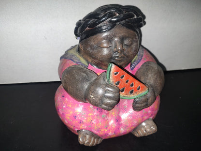 A1- Pieza De Cerámica. Mujer Indígena Con Vestimenta Típica Comiendo Sandía. Estilo Botero - 80'S