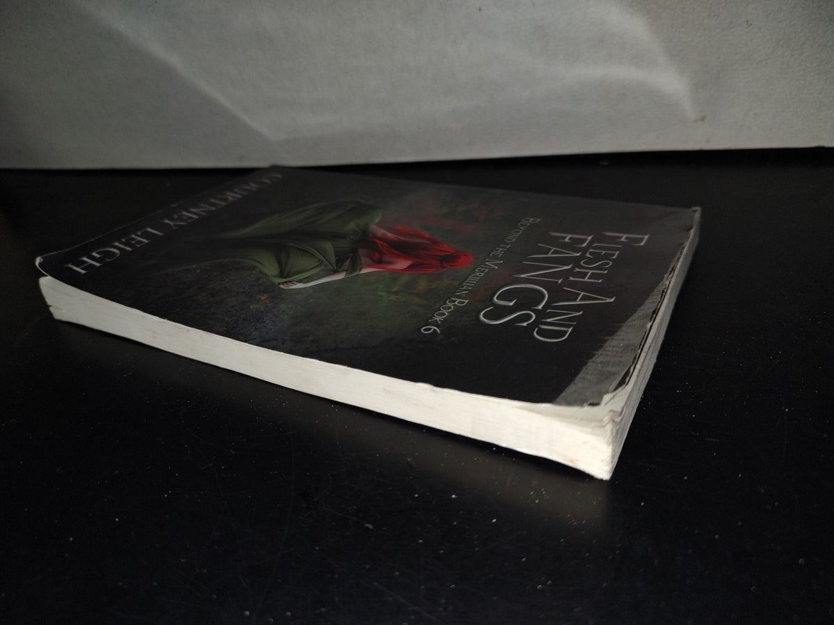 220- Flesh And Fangs. Beyond The Merillian Book 6 - Courtney Leigh