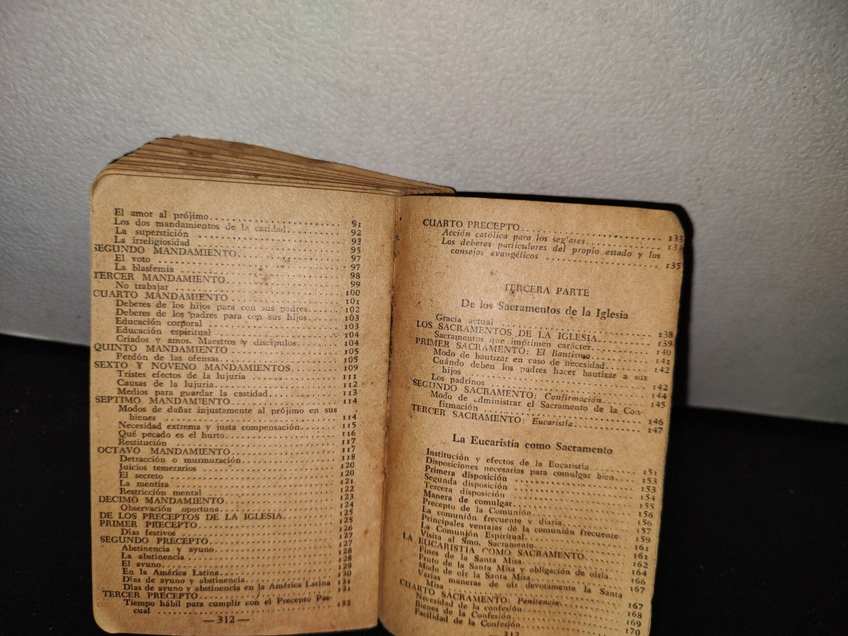 63- Instrucción Religiosa. El Cristianismo. Sus Dogmas, Oraciones, Mandamientos Y Sacramentos - 1950