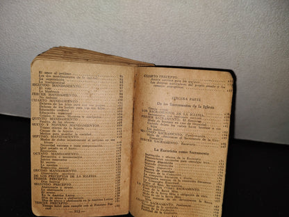 63- Instrucción Religiosa. El Cristianismo. Sus Dogmas, Oraciones, Mandamientos Y Sacramentos - 1950